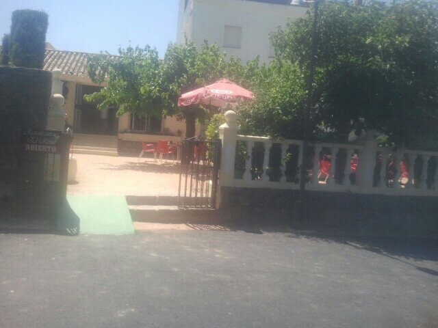 Bar-Restaurante El Rosal, carretera de Villaviciosa Km10.