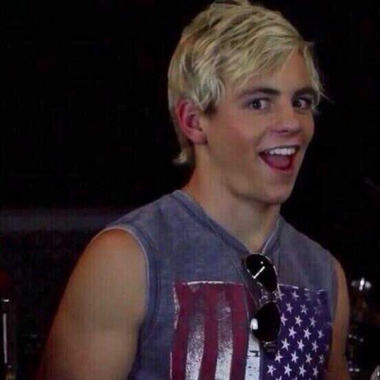 Hey we're Shannon and Natasha providing you with all recent news on R5 and Ross buy the album #LOUDER out now here! - http://t.co/fF74mFi4cU