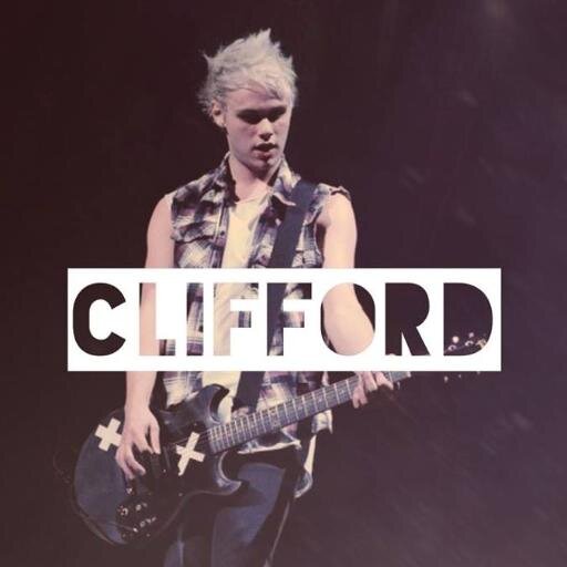 im just some random chick from the east coast who really likes michael clifford