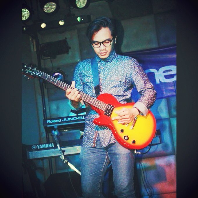 || Musician || Guitarist of @iDeazOfficial || IT Addict || @Universal_indo || Music Director For Event & Fashion Show || Multimedia Operator For Event ||