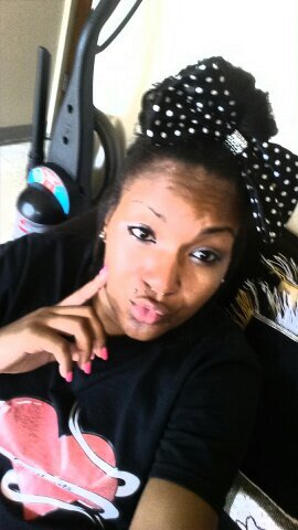 I'm in step, I play volleyball and tennis :) I love to sing and i want to become a model one day 3
#TeamSingle #TeamFrack :)