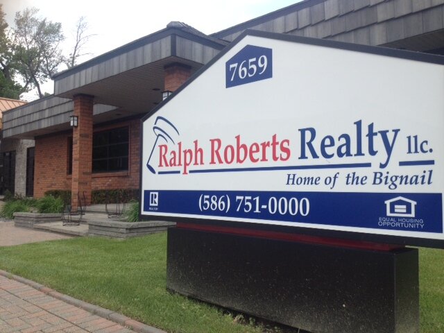 Ralph Roberts is one of America's foremost Realtors, dubbed America's best-selling salesman by TIME Magazine. Ralph would love to help you find your new home!