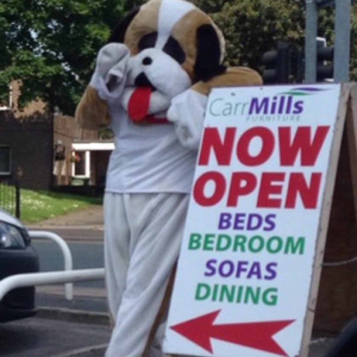 Yes.... I'm finally on Twitter!!

This is the Official Twitter account of the Waving Batley Dog