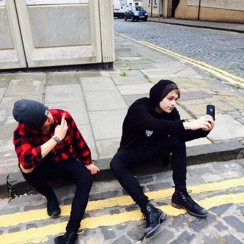 Hi darling go follow @jxmespxyne bc she fback just ask!