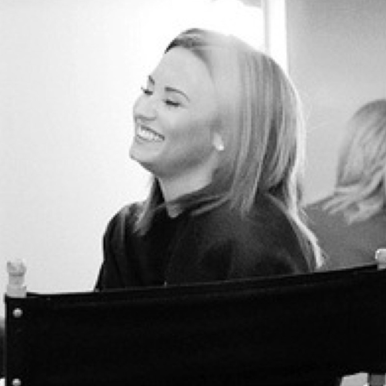 follow @voguexlovato