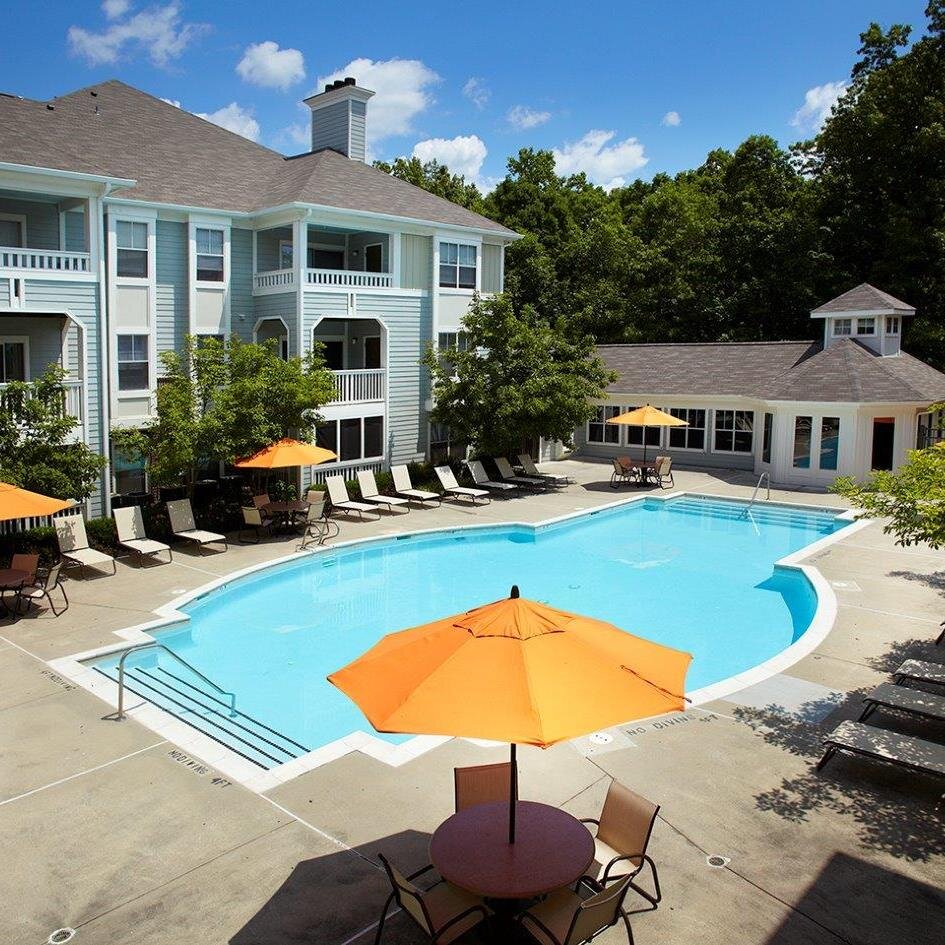 Camden Russett offers residents luxury living and convenience at a great value. Choose from one of our spacious one, two or three bedroom apartments.