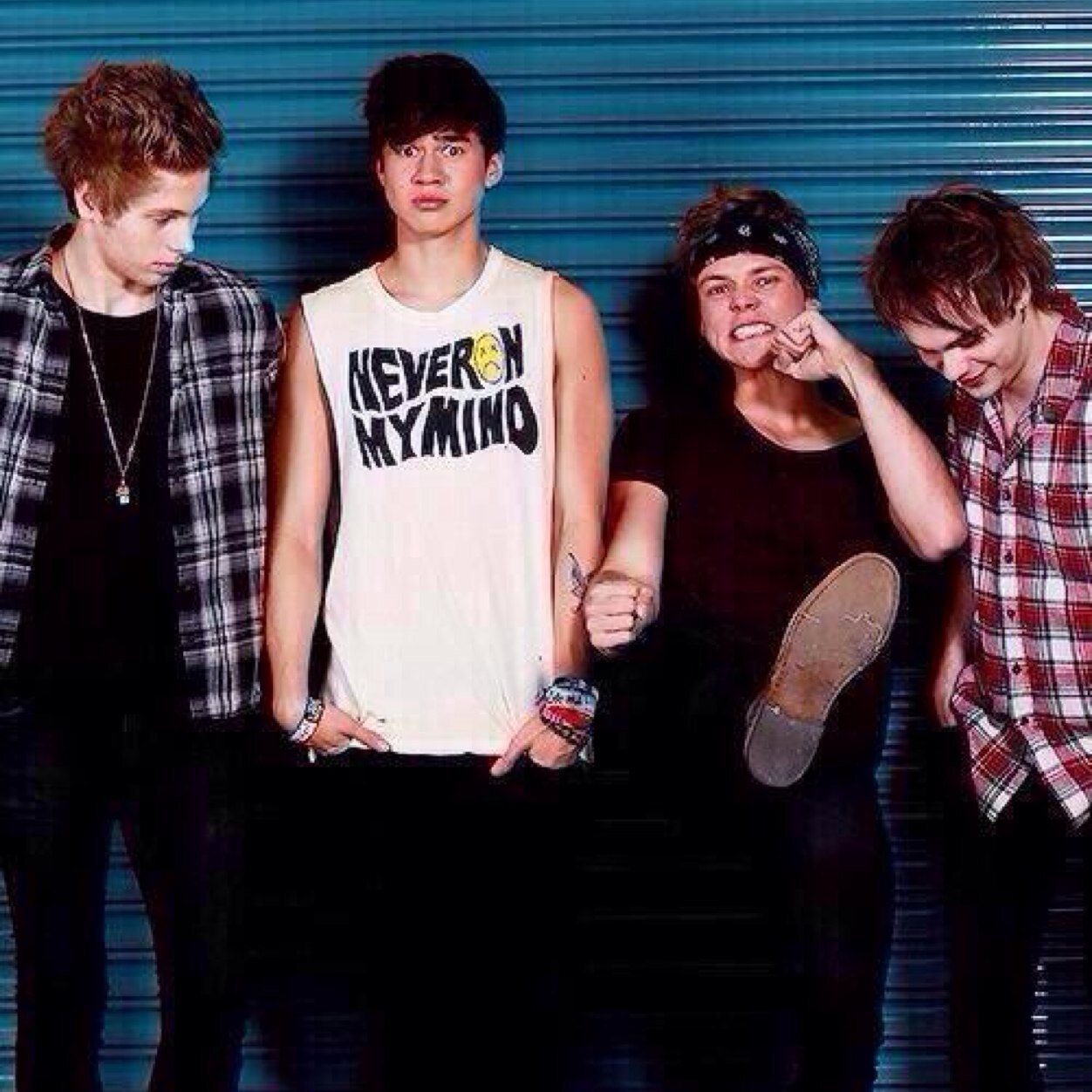 5sos_punk_rock1's profile picture. i make lockscreens of 5sos and 1D hope you like them just RT the one u want ill DM yhem to you :)