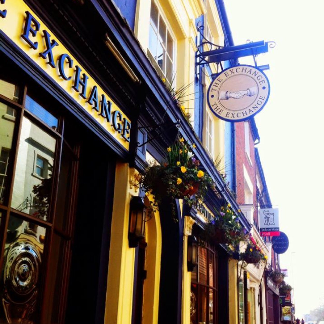 Winchester Sports Bar. Cracking home-made Burgers. 4 Inside TVs inc 70plasma. Large decked garden with 2 outside TVs.