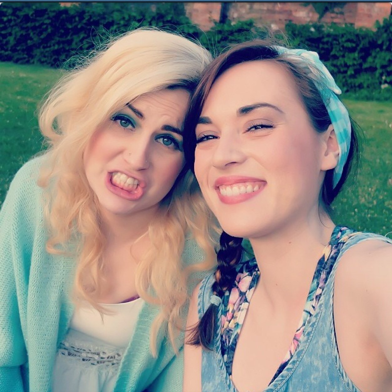 Do you love Rose and Rosie? We do! *smug face* join us, you wont regret it! JUST SAYEEEN