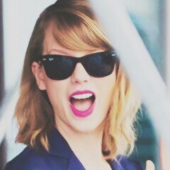 FOLLOW @notwithoutaylor SHE GAVE YOU A FREE FOLLOW