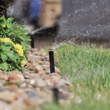 Enfocados en promover el uso de Sistemas de Riego Tecnificados, para aplicar un uso inteligente del agua. Enfocados en la conciencia de ahorro de agua.