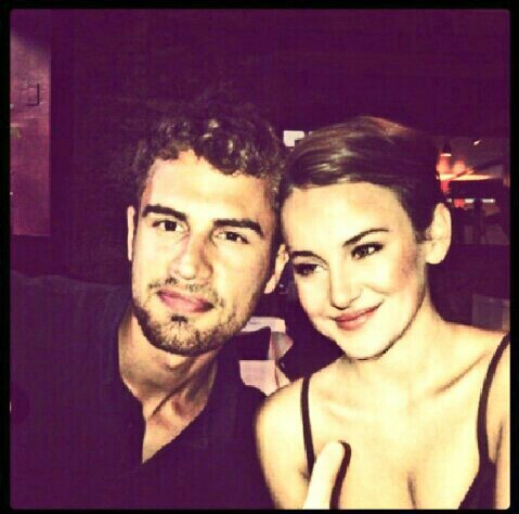 Free Follow from @DivergentsMinds
