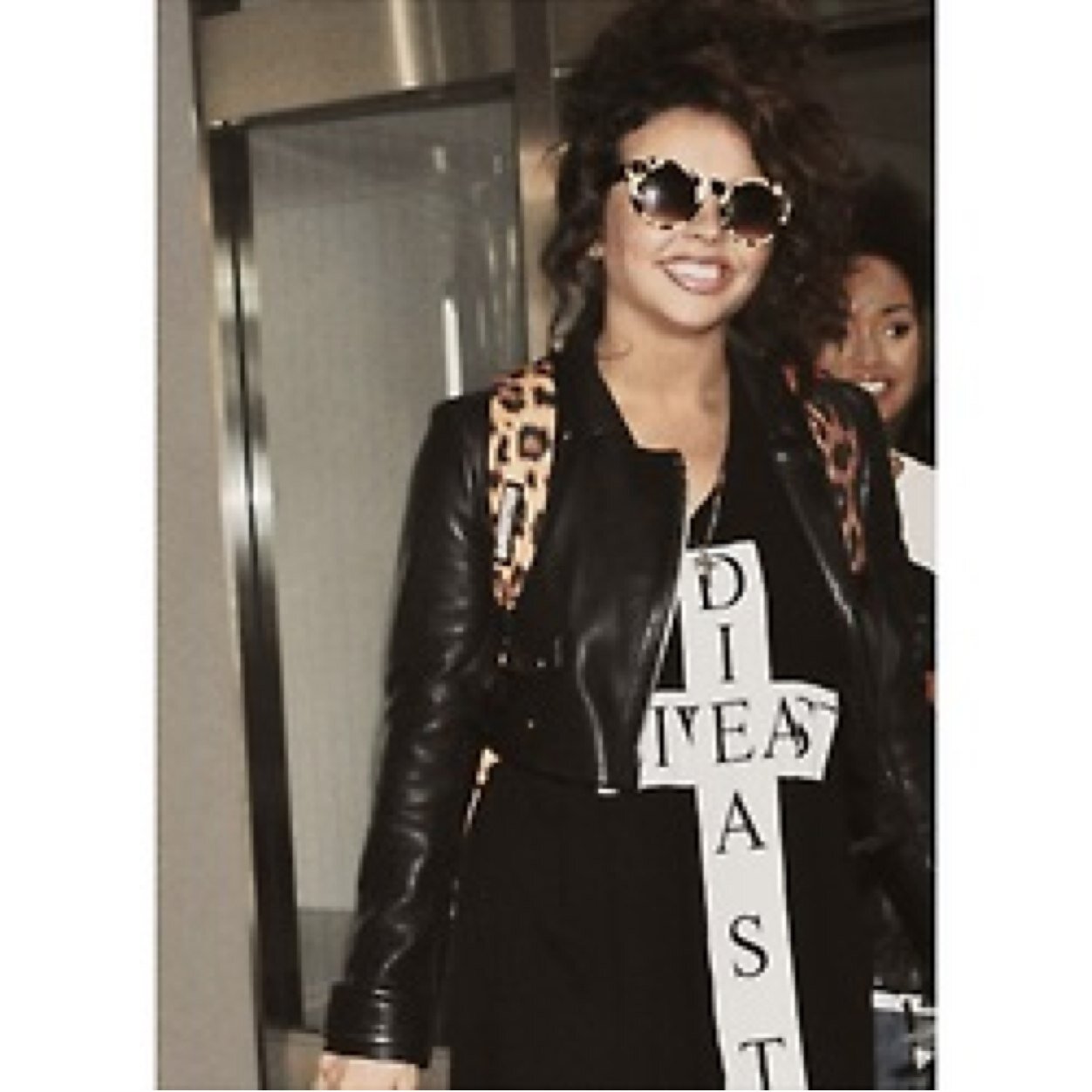 sontovogue's profile picture. I gave you a free follow but instead of fo,lowing me, please follow @tbhlois