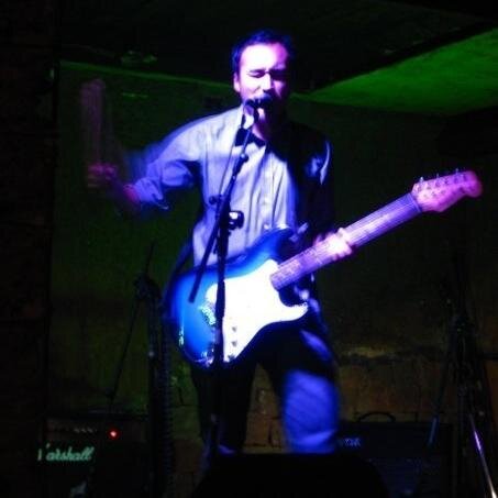 Periodista egresado de @UDP_cl Este espacio es para deporte⚽️, cine, tv📺, música🎸y contingencia. Prohibida la mala onda