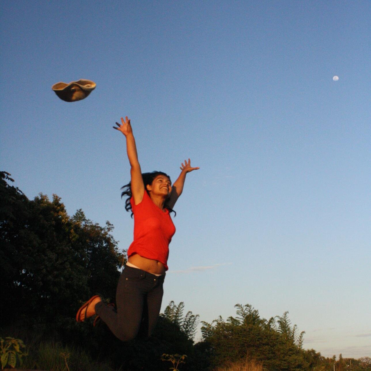 rayitoeluna's profile picture. ahora comprendi que la mejor forma de sentirme bien conmigo es olvidarme de mi para pensar en los demas.