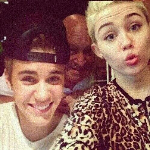 I 
Follow back ONLY Beliebers