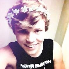 Ashton Irwin is a babe