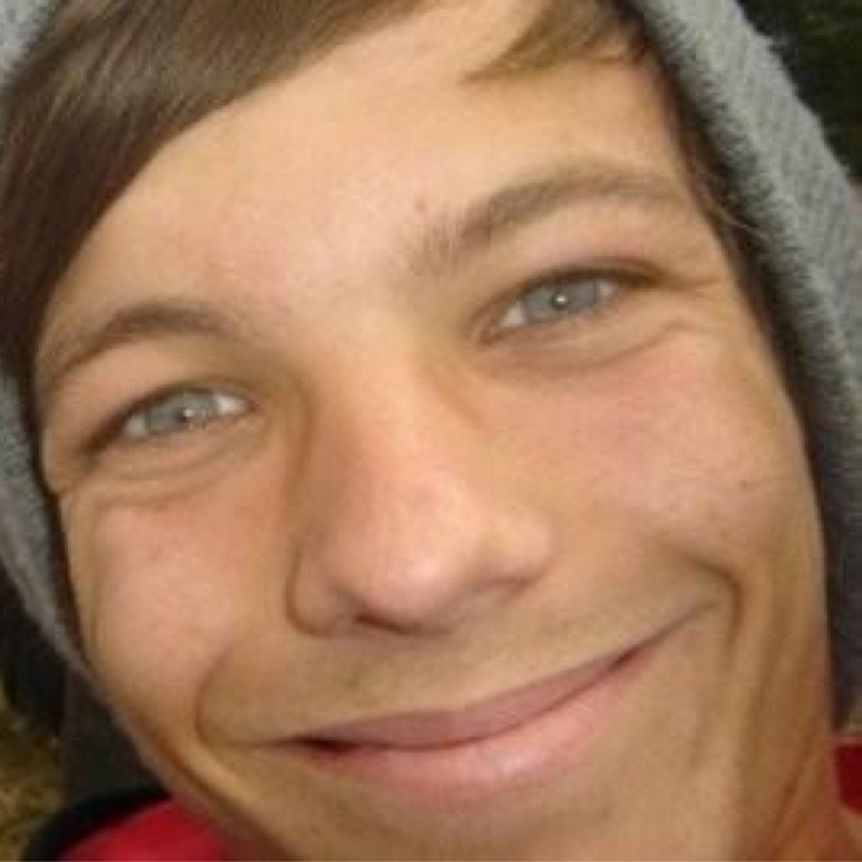 go follow @hoodoverheeIs pls pls pls bc i love u