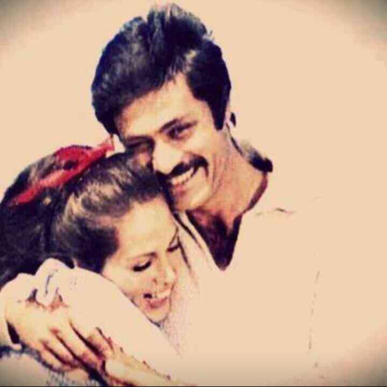 RomantikLaz53's profile picture. Sevmek suç ise cezamı idam isterim!!