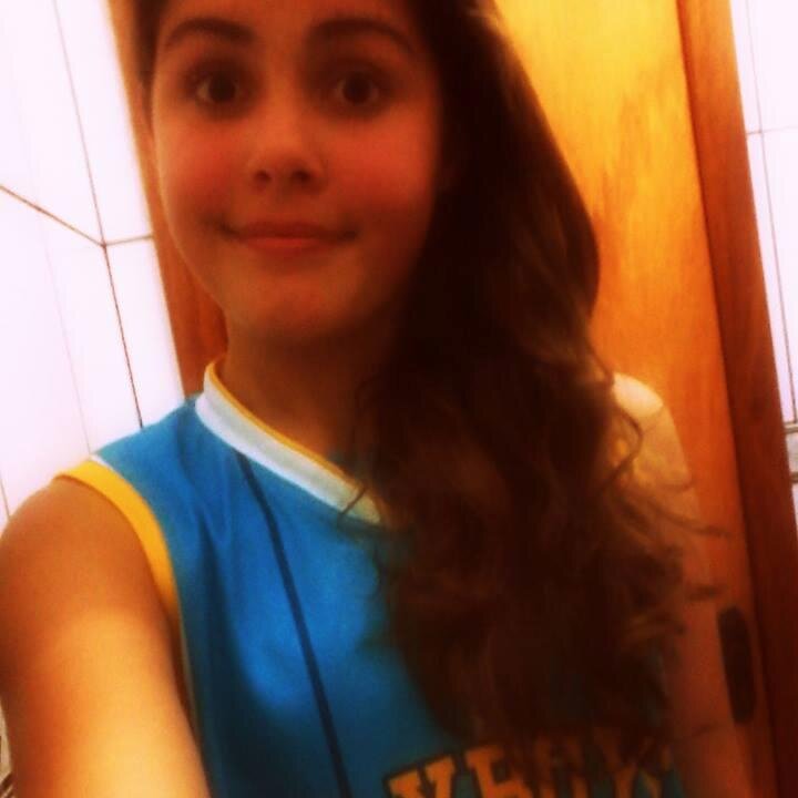 nasci linda, cresci abusada, hoje sou o terror das recalcadas. bjks ..