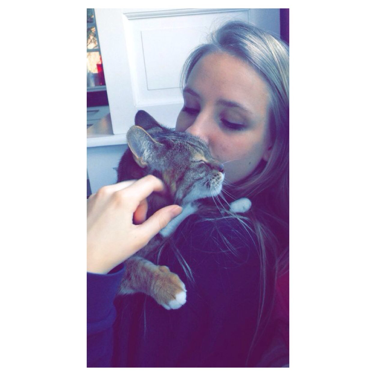 The best things in live are unseen. That's why we close our eyes when we kiss, laugh & dream ! ♥ Insta: fuuuuutje