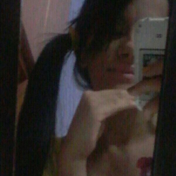Oi, meu nome é Lurdinha. Bem vindos ao meu 'twitter: Longe ou perto, de uma forma ou de outra, eu e meus pensamentos sempre estarão com você s2