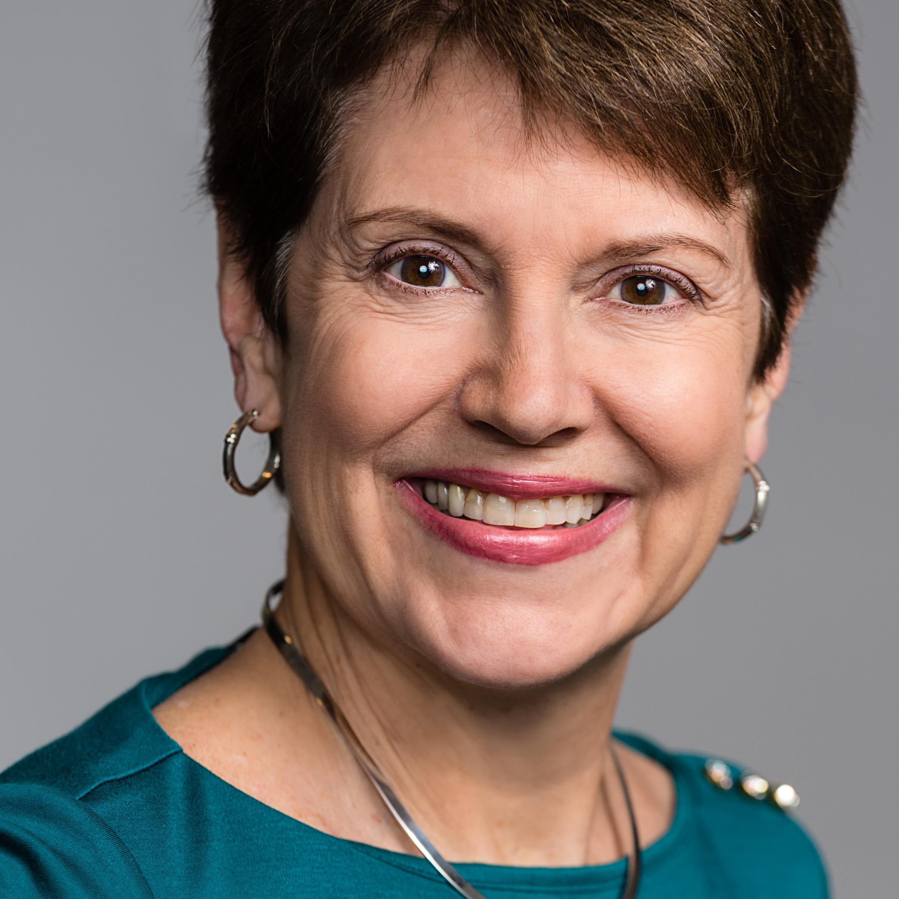 LauraSHill's profile picture. Career Coach for Executives and Professionals | Personal Branding Expert | Angel Investor | World's Okayest Golfer