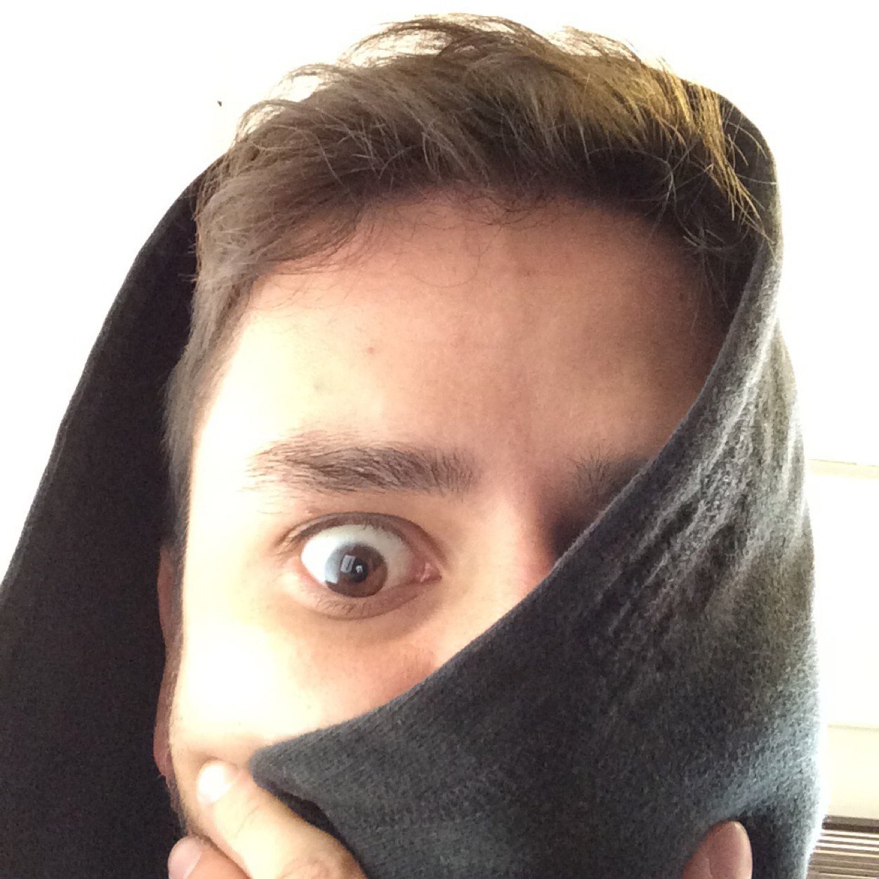 Jandres88's profile picture. La muerte apareció entre los bets. Vestía minifalda negra y tenía labial rojo sangre/ Death appeared among the bets..