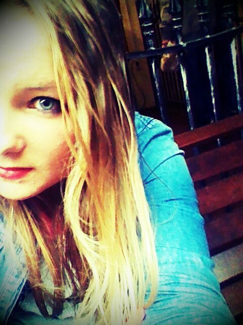 ~ horsegirl ~ Breda HB ~ 14 years ~ partygirl ~ friendslove ~ handball B1 ~ lovedrawings ~ NO eenmans ~