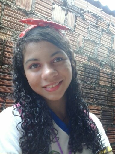 Nao quero dinheiro,beleza,fama ou glamuor.Mas quero um amor que mim compreenda