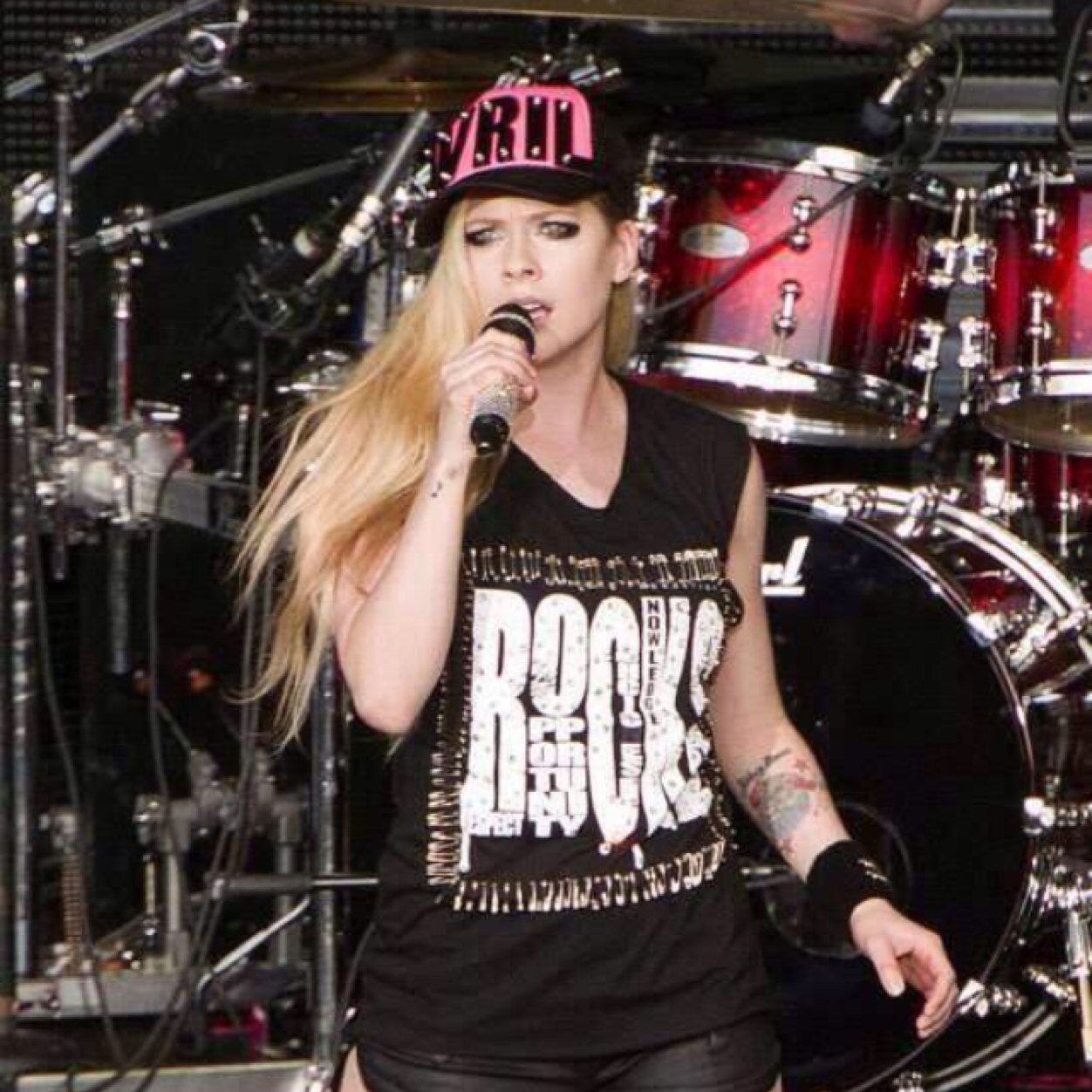 This is a fan page for my one and only inspiration @AvrilLavigne!Jusk ask me for a follow back➡️http://t.co/1F7rOJnbc1