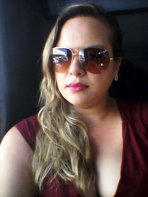Sou uma pessoa extrovertida, alegre, feliz ,gosto de viajar ,cinema ,acampar , barzinhos com amigos ,shows e dançar amo ...Isso é um pouquinho de mim...bjssssss