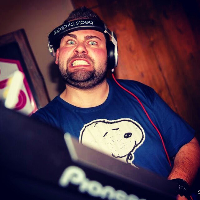 DJ and VJ from Mainz(Mayence),Germany. mailto: djpugbooking@gmail.com
http://t.co/m8pxJGcrHy