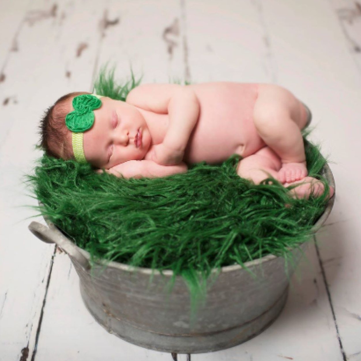 Bubbles Portraits Ltd specialises in newborn, child, sibling and family photography.