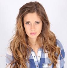 Un beso tiene derecho de interrumpir cualquier frase. Por siempre aldreyer.