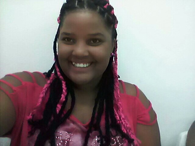 “Mesmo quando tudo parece desabar, cabe a mim decidir entre rir ou chorar, ir ou ficar, desistir ou lutar;
