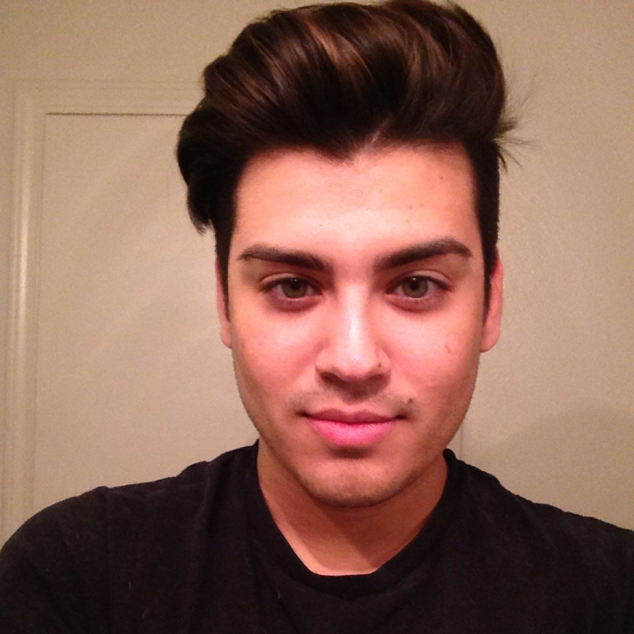 hiimpablo's profile picture. Just a make up artist at dior living a material world in a golden cage