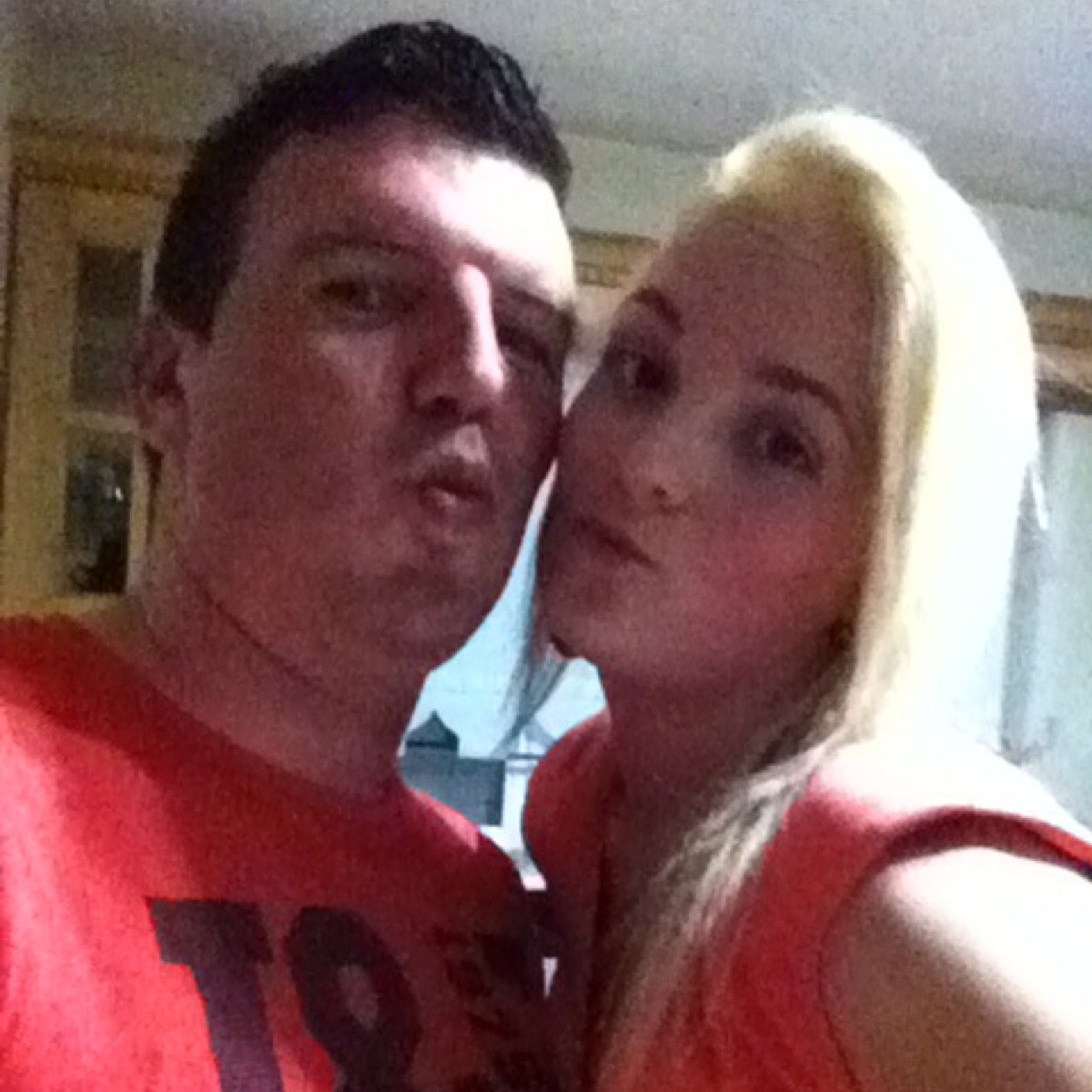 hey guys john im a fun loving guy i love chillin with me mr. love going out partying chillin with friends and having a laugh. tweet me ill tweet back x o x o x