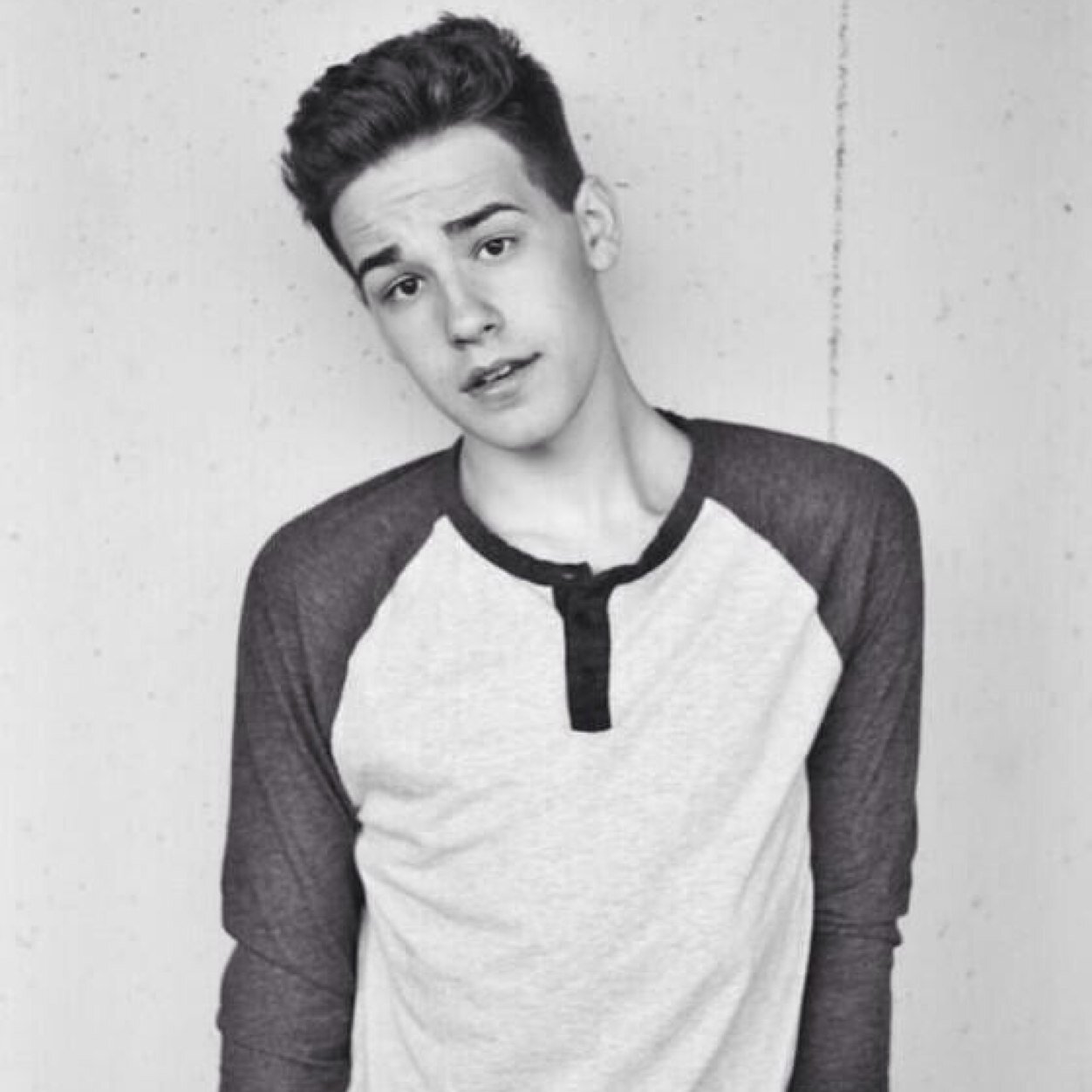 JACUBWUTSlDES's profile picture. please go follow @wutsides