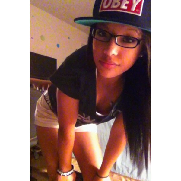 VelvetLukes's profile picture. Dreamer. Singer. Arianator.