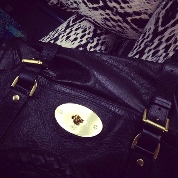 KrissyBhatia's profile picture. Lover of brain farts, drawing, owt arty, talking, music, derranged types, sarcasm & polos.  http://t.co/pol8pvqWnT