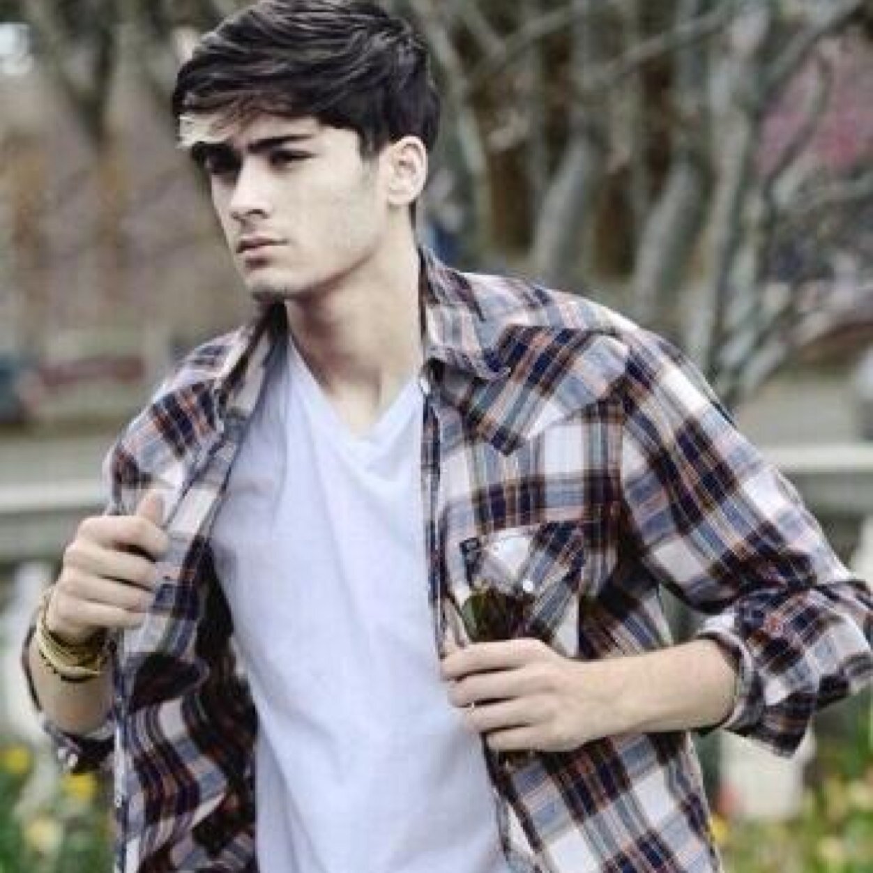 ask for a follow back on @raybanzouis