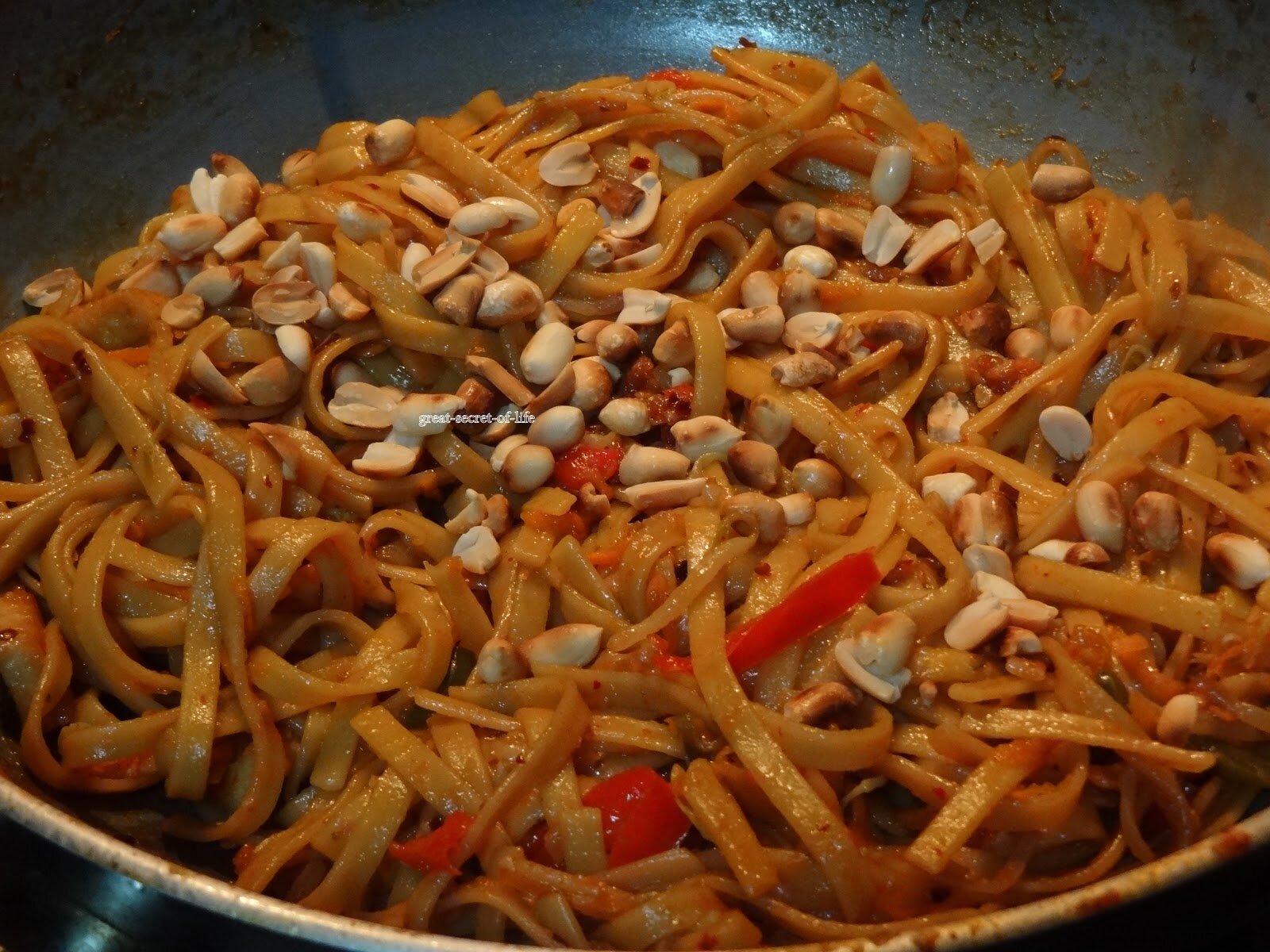 padthaibaltimor's profile picture. have u ever had pad thai