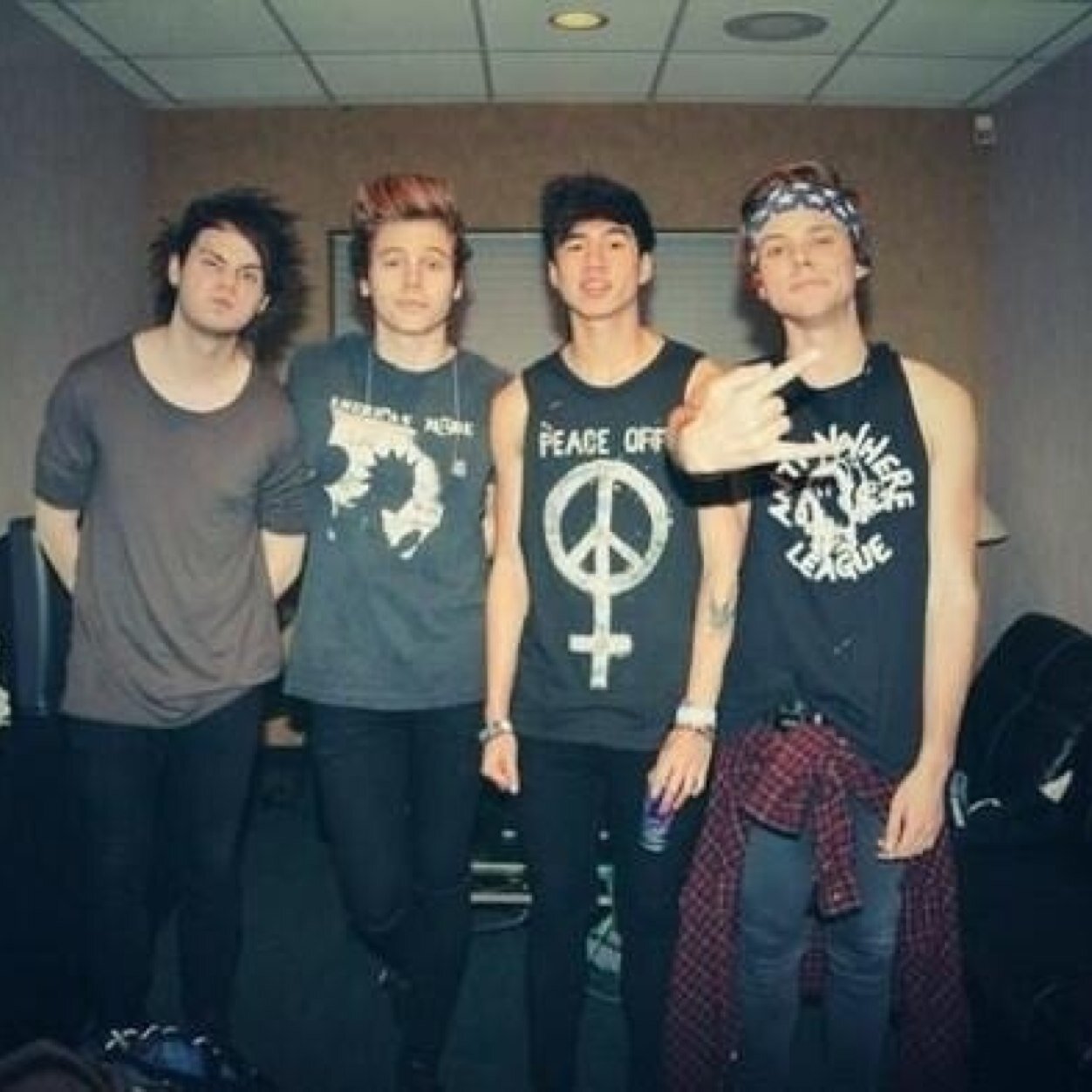 go follow @5secondsofvogue

\\ free follow //