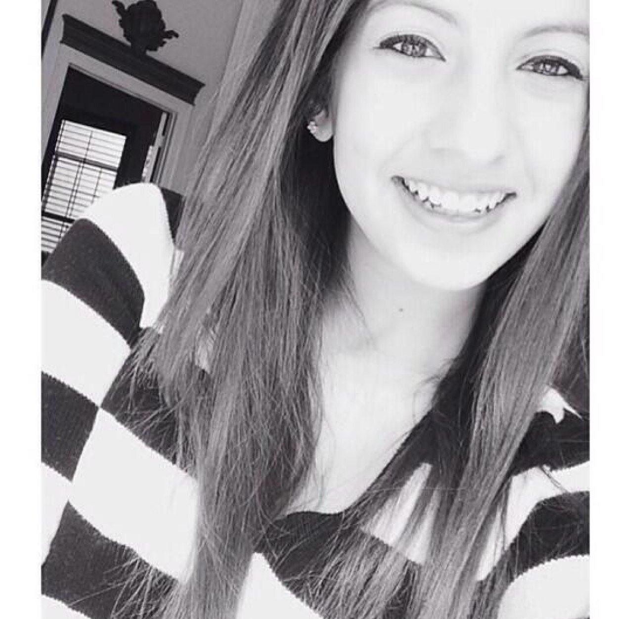 Account ran for white girls by white girls!☺️ DM your pics to get promoted! Looking for an Avi, dm me!