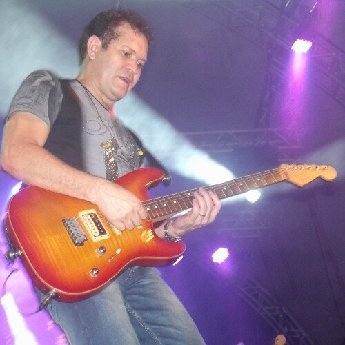 Twitter Oficial das Apaixonadas pelo  rei da Guitarra o nosso amado CHimbinha Divo *-*/ @Calypsoap