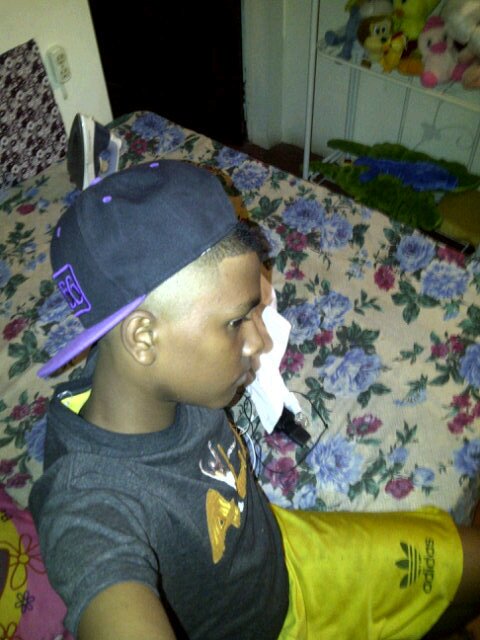 I am my own person...i speak my mind nd i aint scared to put you in ur place .....ladies take a look
