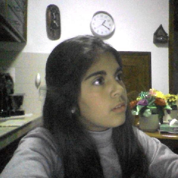 soy una chica sencilla que le gustaría ser cantante u actriz