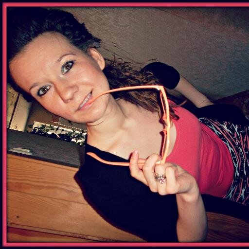 liiivuciite's profile picture. The devil walks with her, and he thinks she's great!