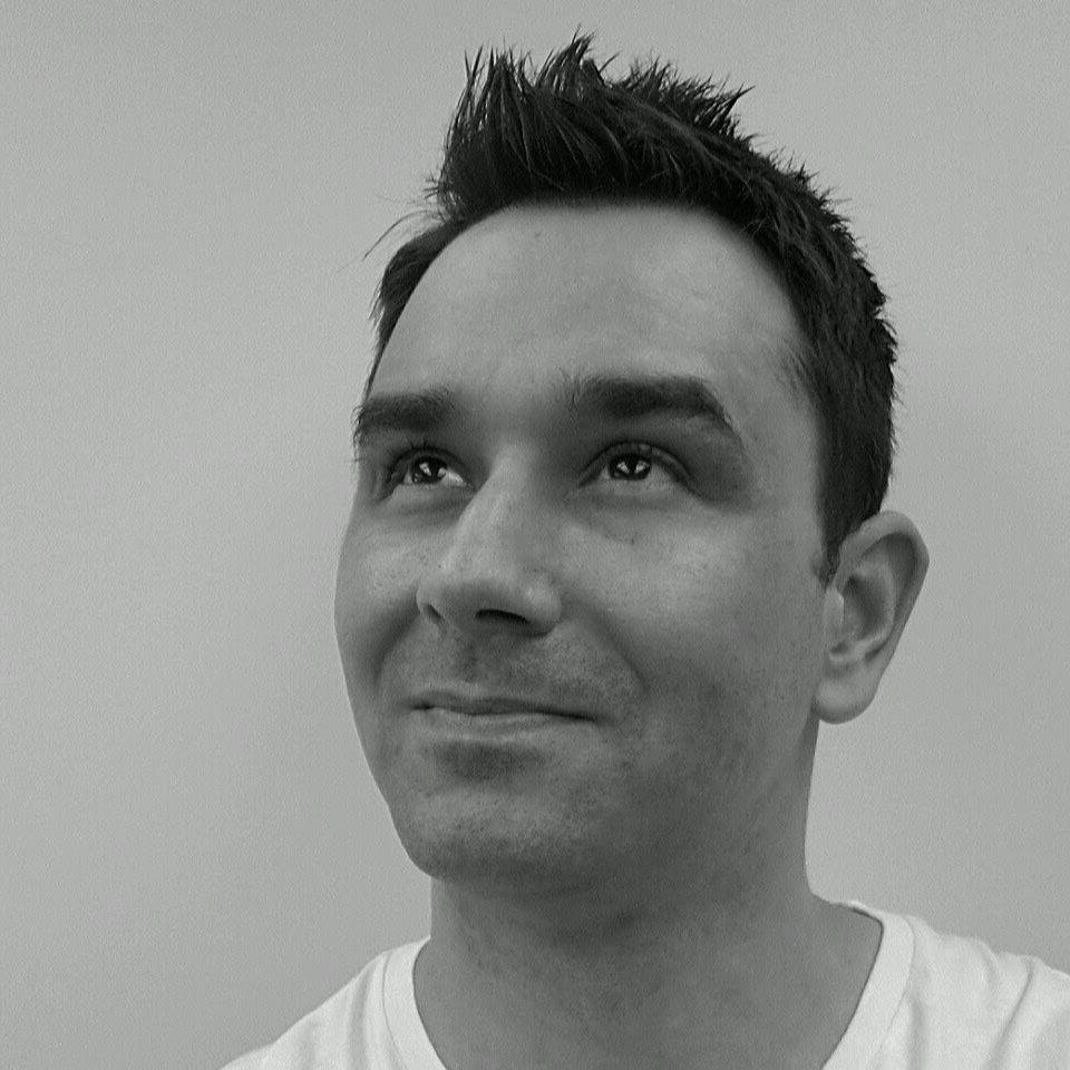 IT guy. likes Social Media, Online Business, Art, Gaming, YouTube, Podcasts, Blogging, MMA & Tech. For Social & Digital news follow: @PeteGrzyb